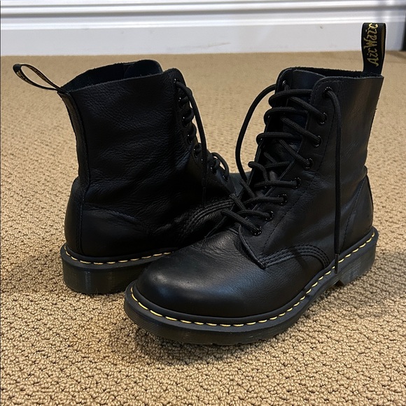 Dr. Martens 1460 Pascal Virginia Leather Lace Up Boots size 10 Black Combat